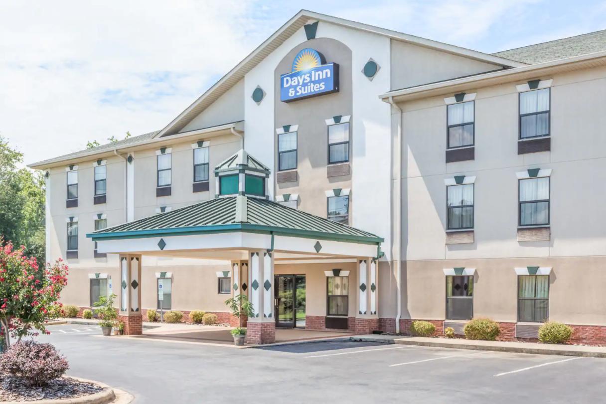 Super 8 By Wyndham Hotel