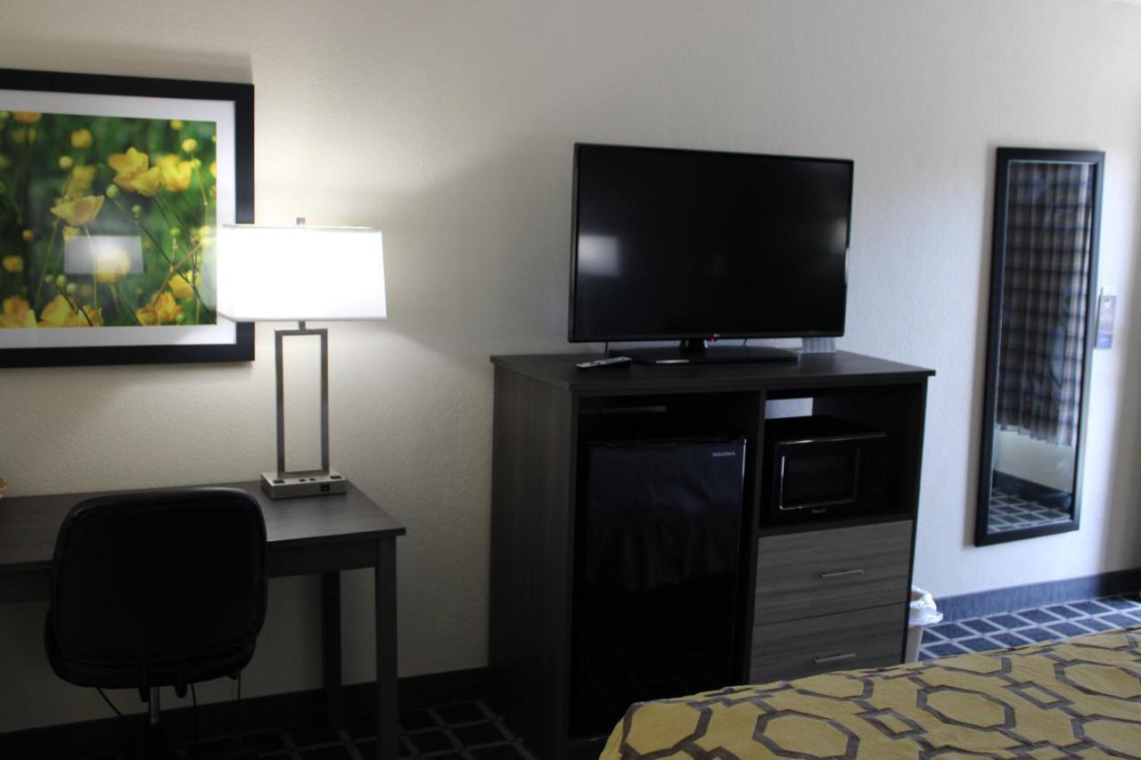 Super 8 By Wyndham Hotel