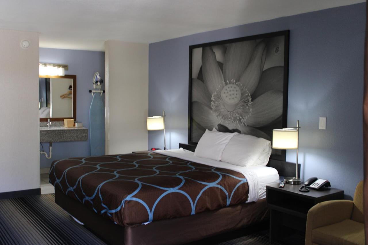 Super 8 By Wyndham Hotel 2*