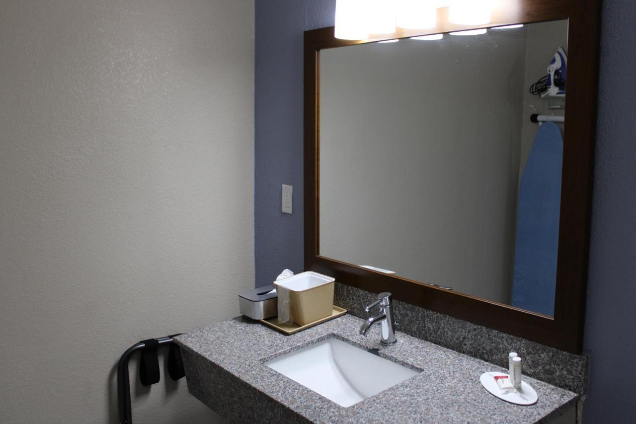 Super 8 By Wyndham Hotel 2*